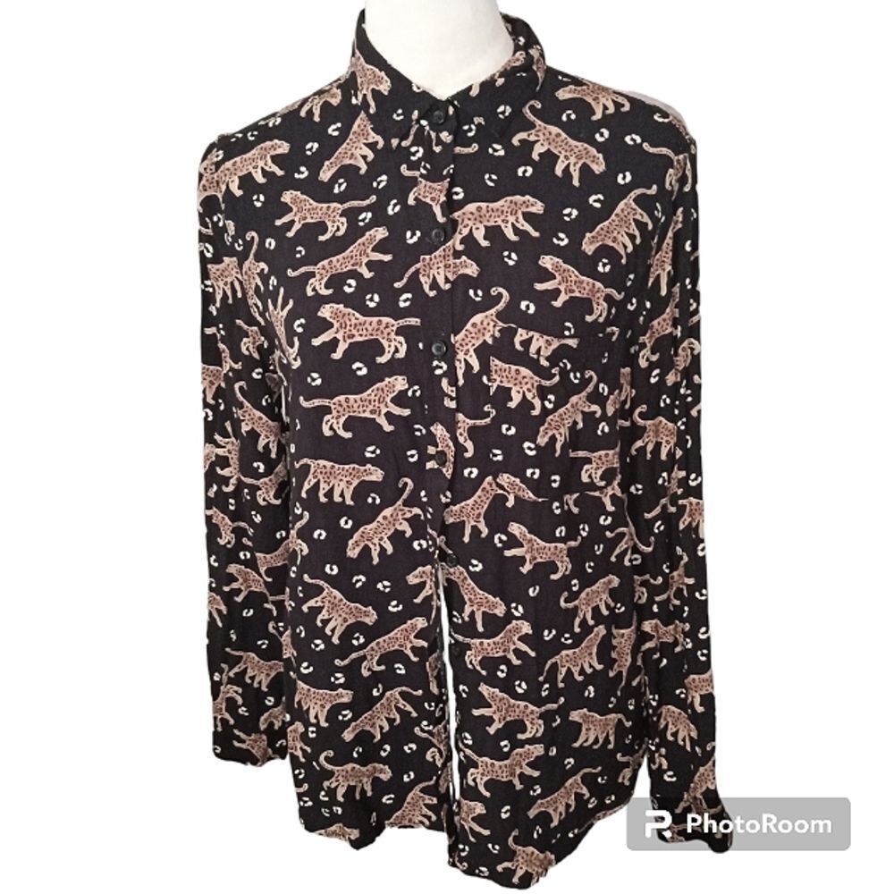 Beach Lunch Lounge Black Button Down Shirt With Cheetahs print  Size M